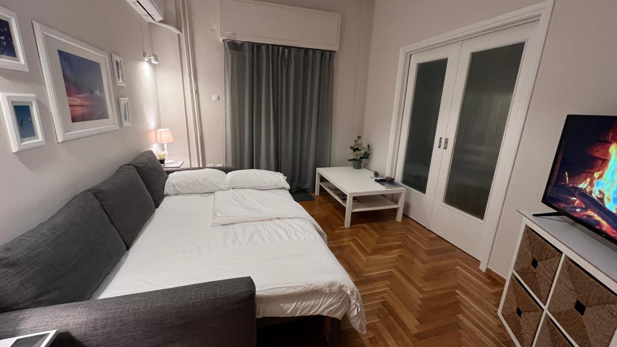 4 Newly Renovated Charming Apartments Steps From Panormou Metro Station 아테네 객실 사진